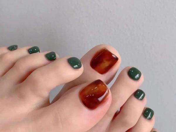 Pedicure with Polish Colour